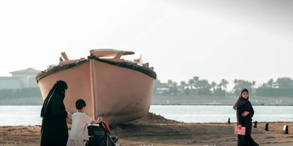 مهرجان «شراع» في جدة يستحضر ذاكرة البحر ويحولها إلى تجربة معاصرة سفن خشبية تعزز حضور الهوية الساحلية بالمشهد الثقافي السعودي
