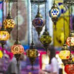 المسيرات الملونة وتنظيف القبور.. عادات غريبة تستقبل بها إندونيسيا شهر رمضان