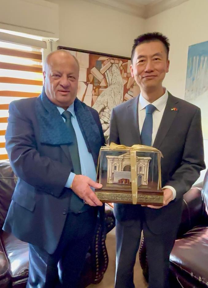 سماوي والسفير الصيني يبحثان سبل تطوير الروابط الثقافيّة بين المهرجان والصين  عمان – السياحة لايف