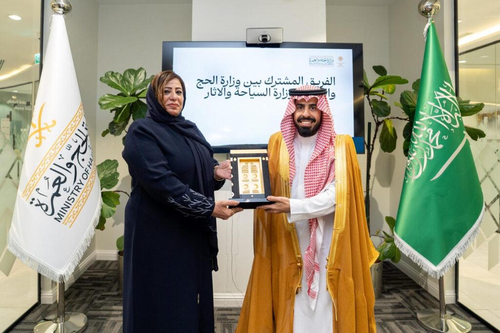 مساعد وزير السياحة والآثار لشئون شركات السياحة تعقد اجتماعاً تنسيقياً موسعاً مع وكيل وزارة الحج والعمرة لشئون العمرة القاهرة – السياحة لايف